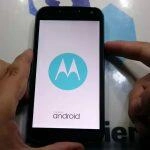Pantalla de inicio del Motorola G3 con el logotipo de Android. Guía de desbloqueo.