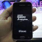 Samsung Galaxy J1 mini prime mostrando la pantalla de inicio. Desbloqueo del Samsung J1.