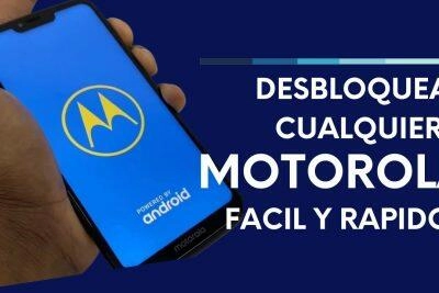 Mano sosteniendo un teléfono Motorola con el logo de Android. Desbloqueando un teléfono Motorola mediante Gmail.