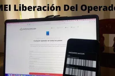 Computadora portátil que muestra el sitio web del servicio de desbloqueo de IMEI; teléfono con IMEI/MEID mostrado.