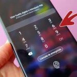 Pantalla del teléfono Samsung que muestra la opción de introducir el PIN con huella dactilar. Desbloqueo del teléfono Samsung.