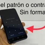 Pantalla del teléfono Huawei con patrón de bloqueo y botones de 